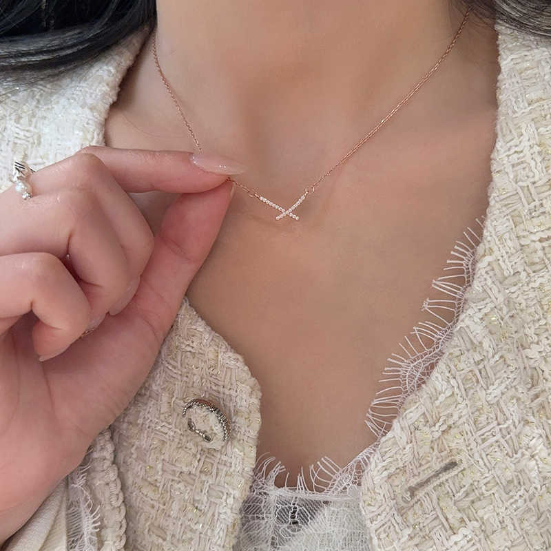 Full diamond cross necklace women's fashion light luxury simple versatile ins style niche design pendant women