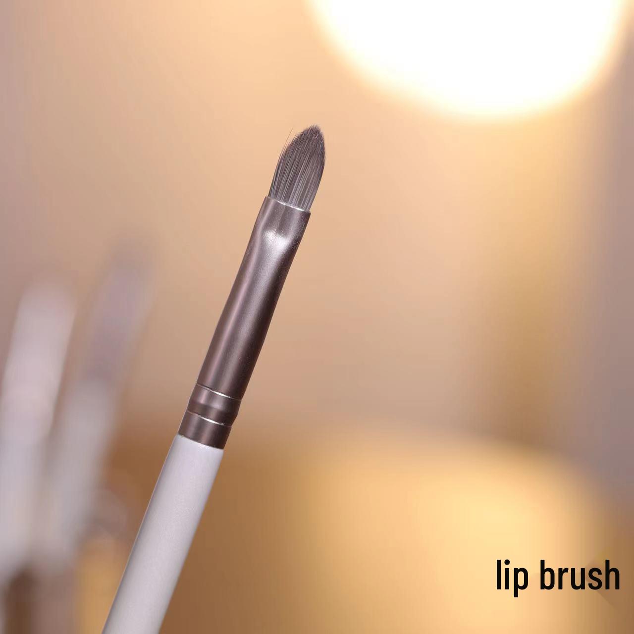 

Yu Xiaoya White Moonlight 8-Piece Ultra-Soft Makeup Brush Set for Eyeshadow and Concealer