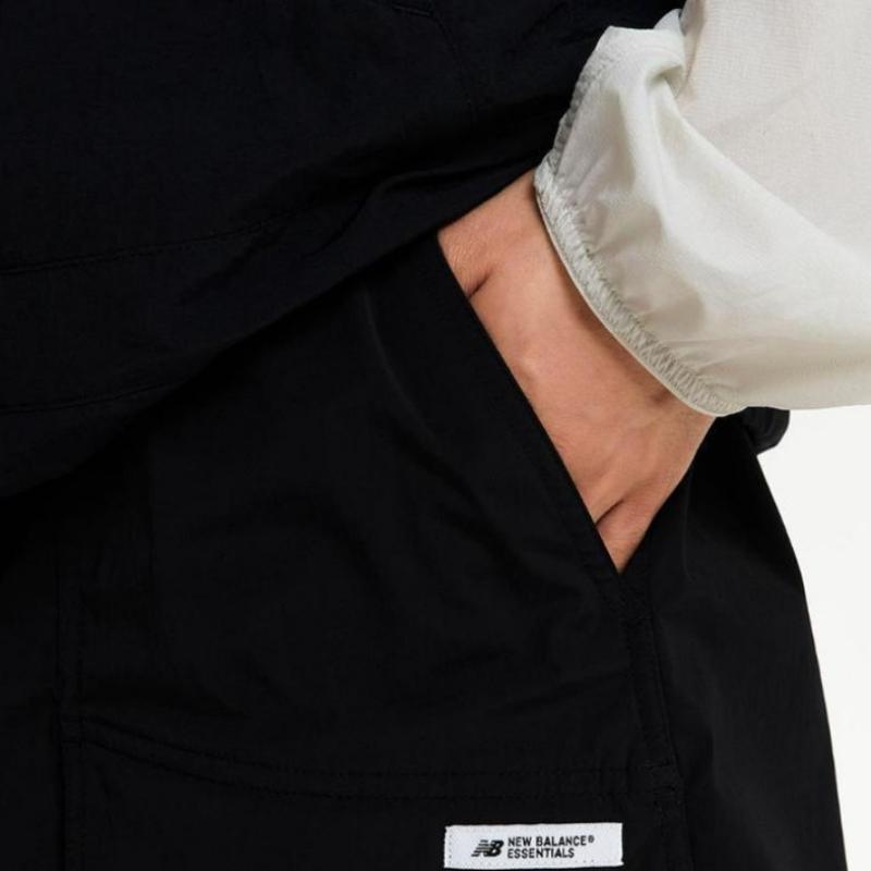 New Balance Uni Essentials Lightweight Stretch 4.5 Pocket Shorts