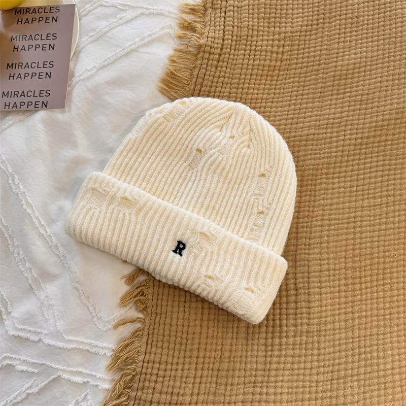 Cappello da donna autunno e inverno buchi americani protezione dal freddo protezione orecchie cappello di lana lavorato a maglia circonferenza testa grande moda lettera R cappello freddo