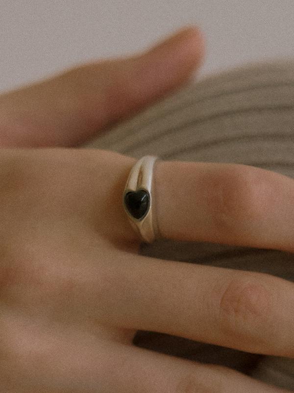 Flit Leaf Black Onyx Heart Ring