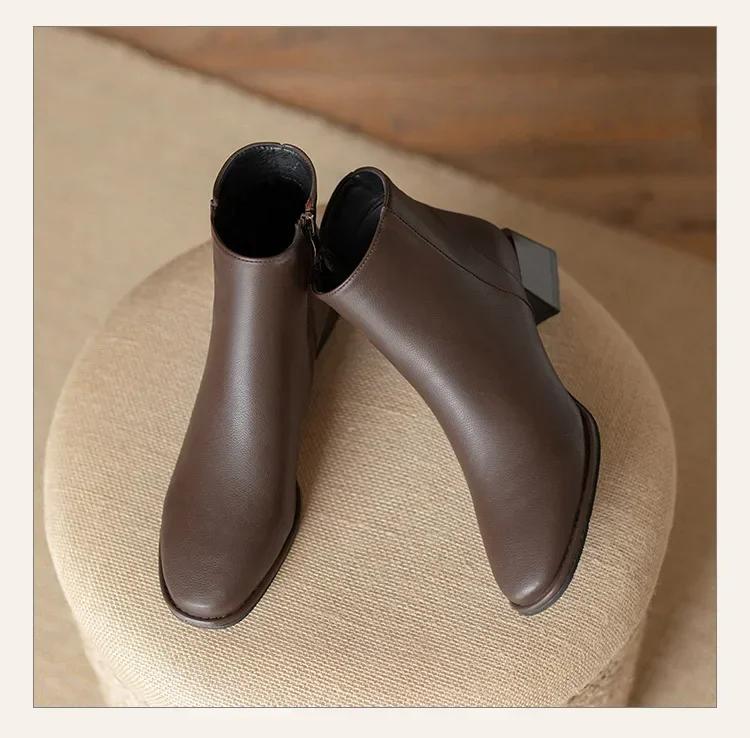 

Women Ankle British Style New Pointed Chelsea Boots Low Heel Anti Slip on Zipper Outdoor Work for Adult Women 35