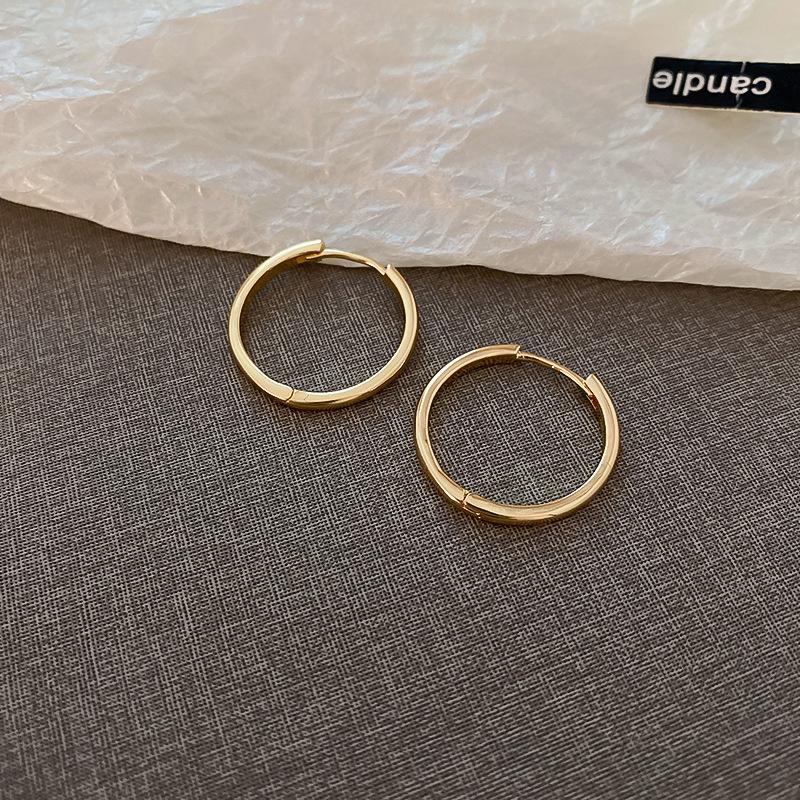 Zirkon Perlmutt Sunburst Ohrklemmen: Elegante, vielseitige Ohrringe für Frauen.