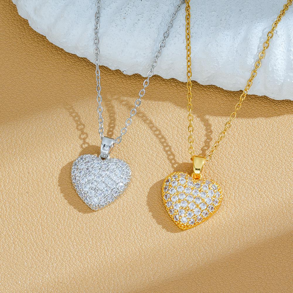 New Opening and Closing Heart-shaped Necklace for Female Niche Design, High-end Temperament, Peach Heart Accessories