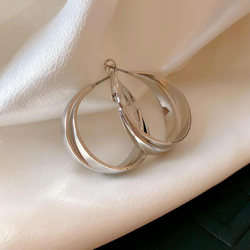 

Круглые серьги, простой темперамент, ощущение высокого класса, серьги, модный нишевый темперамент, серьги, женщины