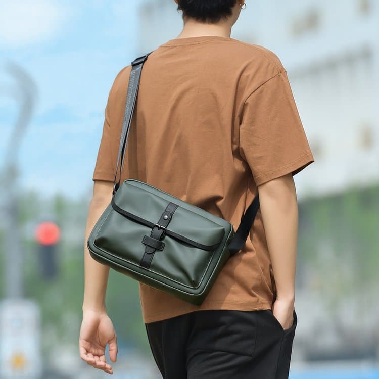 Men's cross-body charter function messenger bag