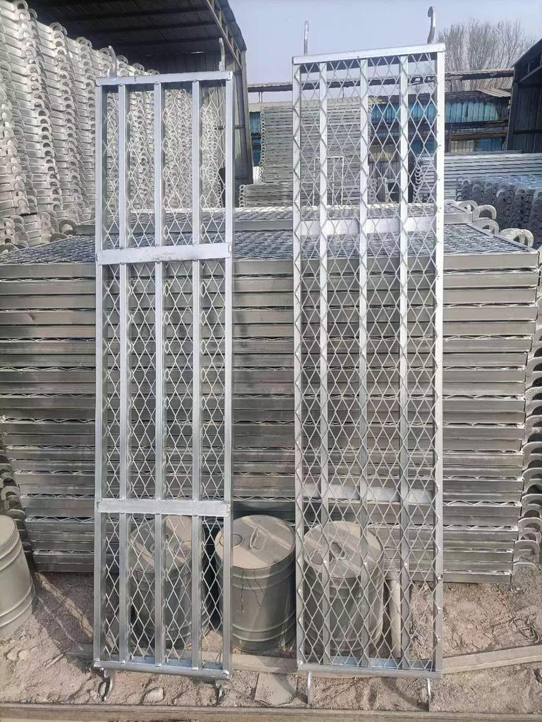 Mobile Scaffolding Galvanized Perforated Footboard with Hooks and Mesh Panel