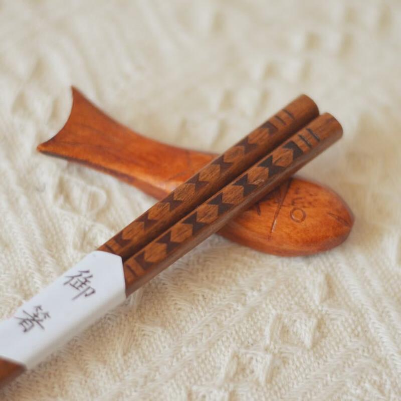 

Creative Cut-Line Wooden Sushi Chopsticks 22CM