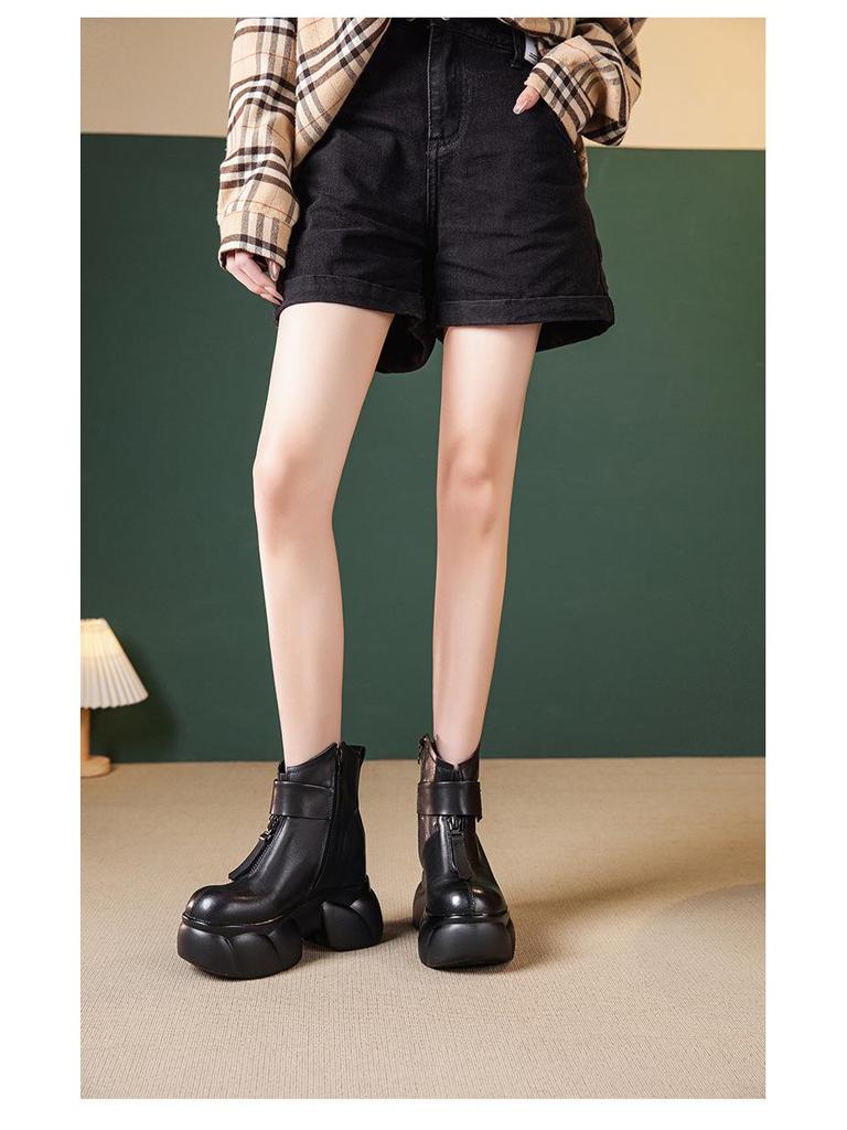 Women's Small Leather Martin Boots, Thick Sole, Chunky Heel, Versatile Low-Top Short Boots for Autumn/Winter 2025.