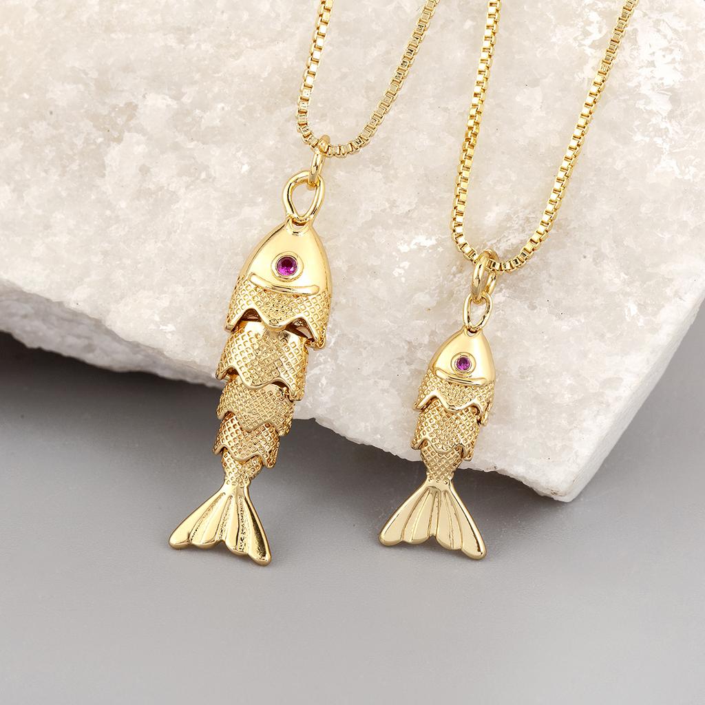 QIKU Fischform Anhänger Halskette Vergoldet mit Kristallauge Inlay Niedliche Kupfer Gliederkette für Party Reise Geschenke