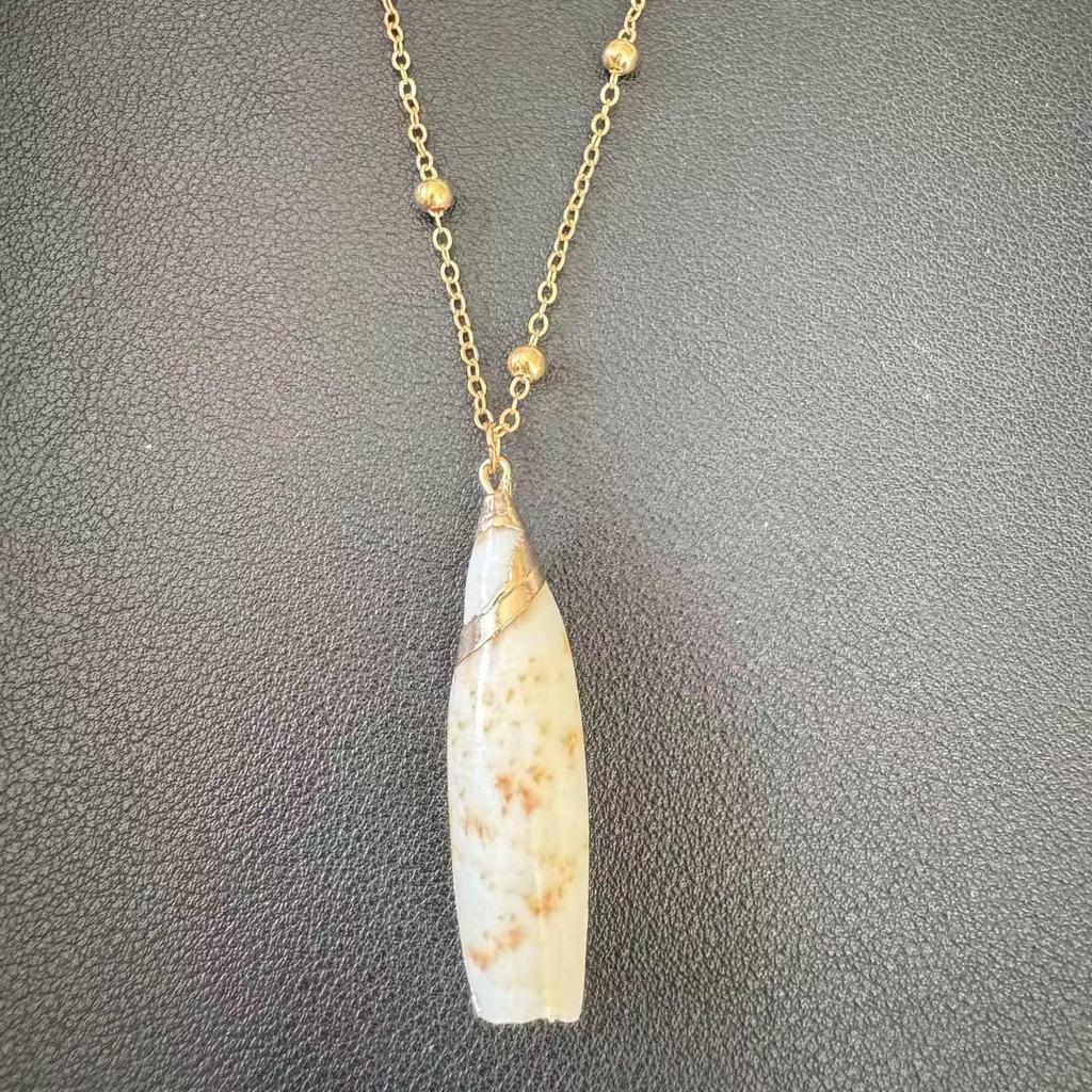Gold-Edged Seashell Conch Pendant Necklace - Natural Beach Vintage Women's Jewelry