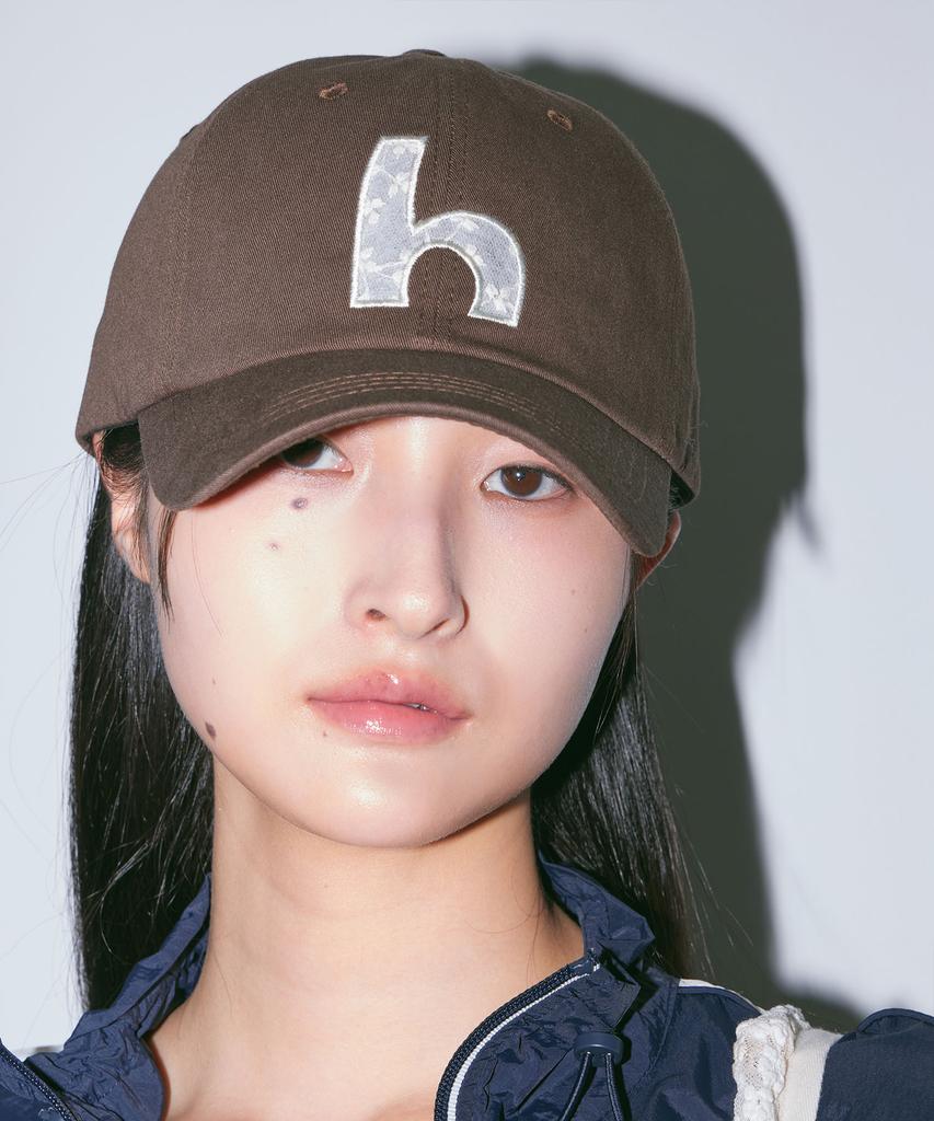 Haebeueoweil H Lace Applique Cap (Br)