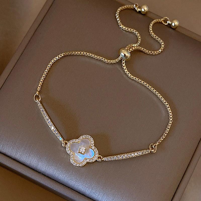 Exquisite Zirconia Star Flower Bracelet: Fashionable, Versatile, and Elegant Women's Hand Jewelry