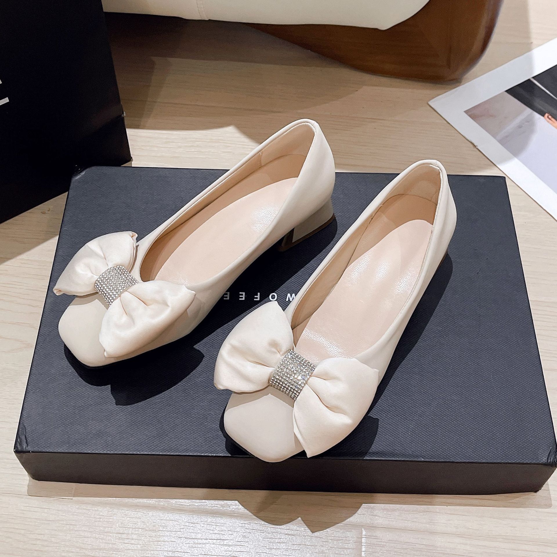 

Легкие туфли Мэри Джейн из мягкой кожи, повседневные, с квадратным носком, на среднем каблуке, одинарные туфли 2025, женские, на толстом каблуке, с мягкой подошвой, элегантные вечерние туфли 40 бежевый