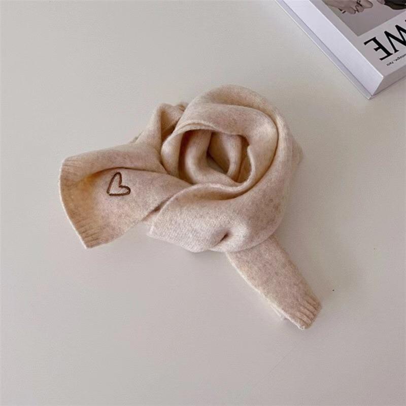 Wersja koreańska szalika dziecięcego jesienno-zimowego dla chłopców i dziewczynek ciepły miłość styl zagraniczny wszechstronny śliniaczek dla niemowląt trend