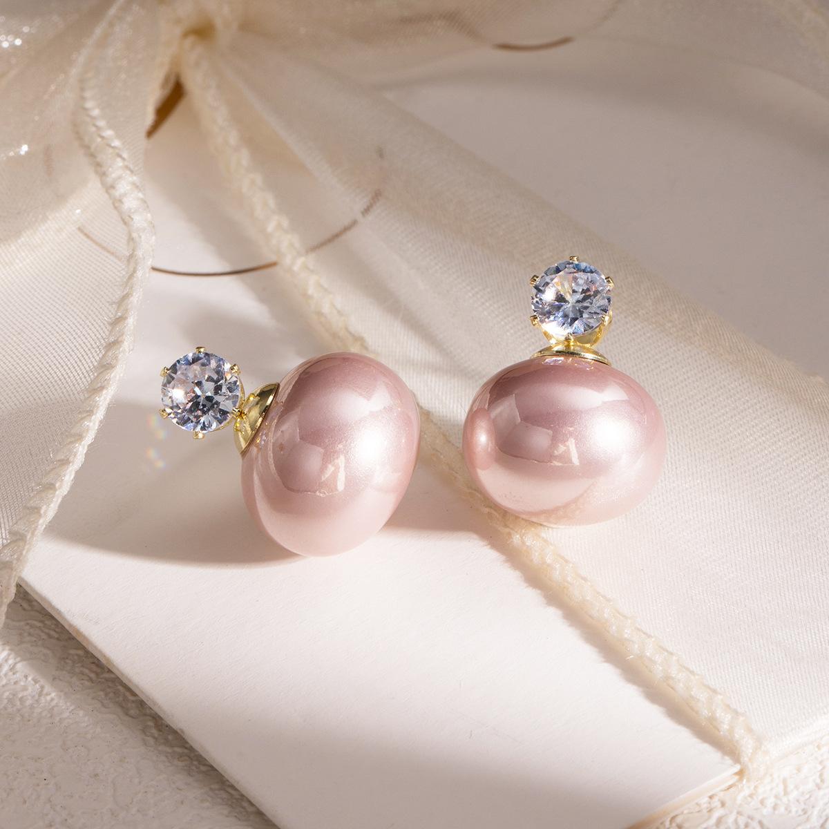 

Diamond-Set Light Pink Imitation Pearl Steamed Bread Earrings, Autumn And Winter Light Luxury Celebrity Style Simple Temperament Earrings