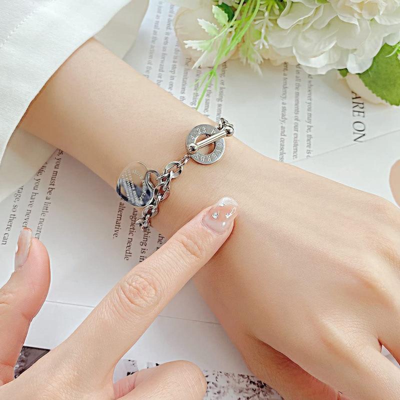 1pc Women's Stainless Steel Classic Heart Engraved Toggle Clasp Titanium Steel Chain Bracelet Valentines,Mom,Mother,Mother's Day,Gift