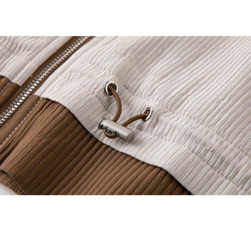 Must-Have de toamnă: Jachetă cu glugă de mărime plus la modă și slăbitoare cu design color block pentru femei