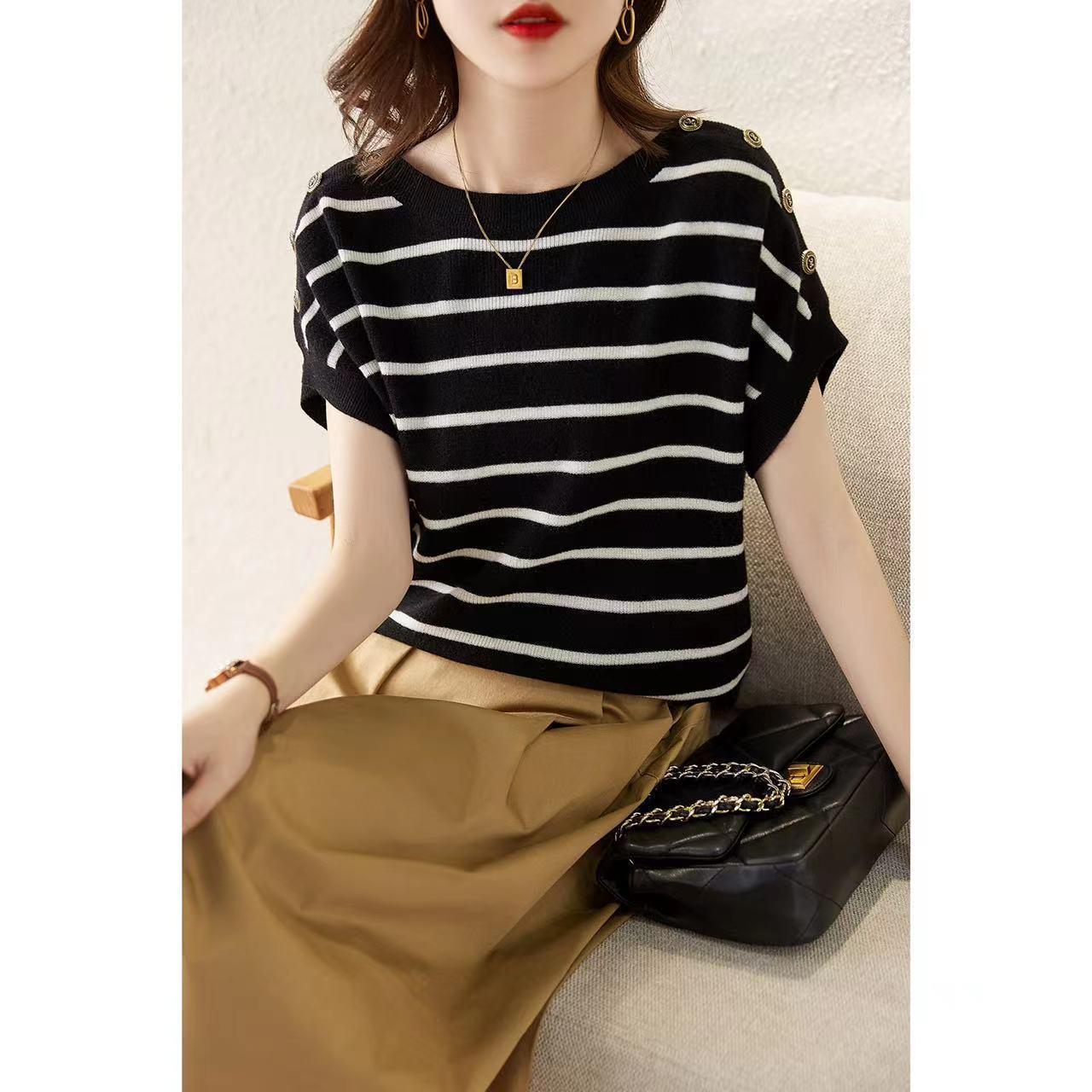 

Timeless French Chic Striped Loose Drop-Shoulder Knitted Pullover for Women - Summer 2023 Large чорний