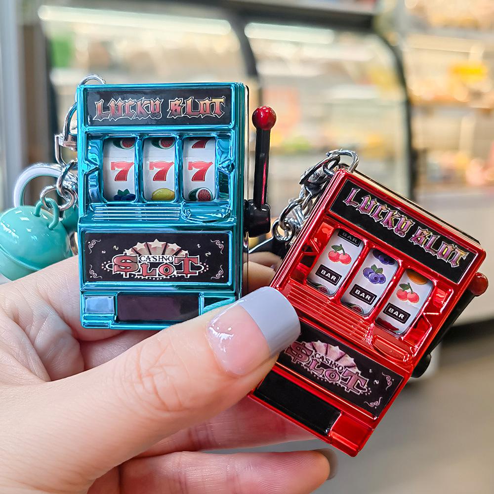 Mini Slot Machine Toy Keychain: Spinning Prize & Fruit Machine Accessories, Charms for Bags & Gifts