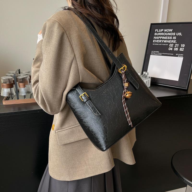 

2025 новая модная сумка-тоут женская осенне-зимняя сдержанная простая сумка через плечо для通勤 27*9*18 чёрный