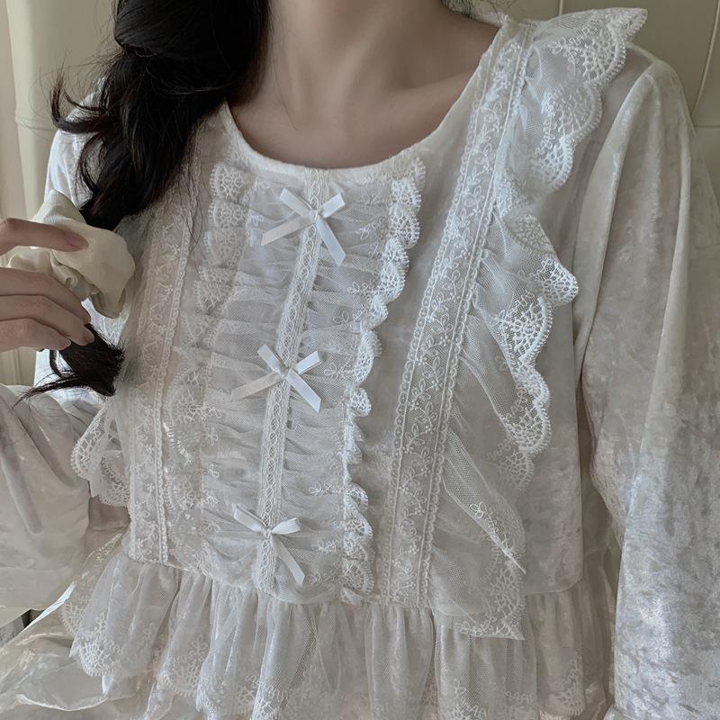 Golden Velvet Lace Trim Pajama Set for Women - Long-Sleeved & Pants, Autumn/Winter Court Style, Luxuriously Comfortable Homewear.