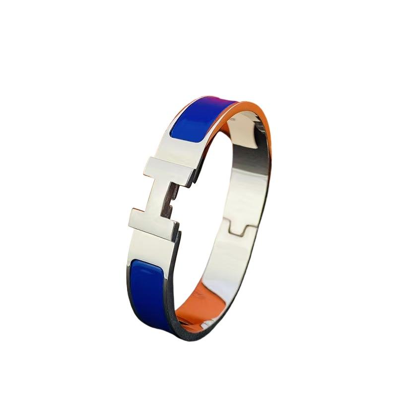 Klassisch Einfach Mode Unisex Leichter Luxus Trend Liebe Zuhause Buchstabe Titanstahl Armband Schmuck Tägliches Tragezubehör