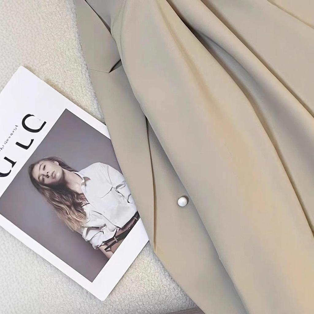 Petite Women's Off-White Cropped Blazer - Autumn 2049 New Arrival, Casual & Simple Design with Elegant Style