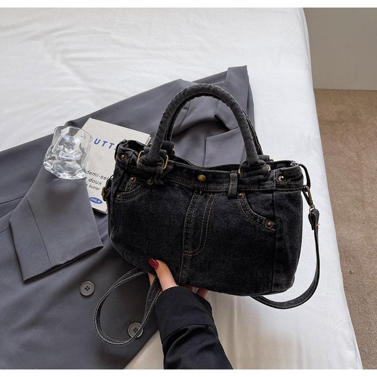 

Retro Japanese denim handbag 2025 new niche design shoulder bag casual versatile commuter messenger bag women чёрный