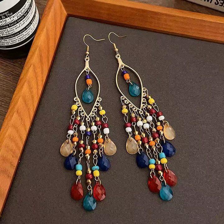 Boho náušnice s třásněmi z peří: Unikátní tkané dlouhé visací doplňky pro ženy