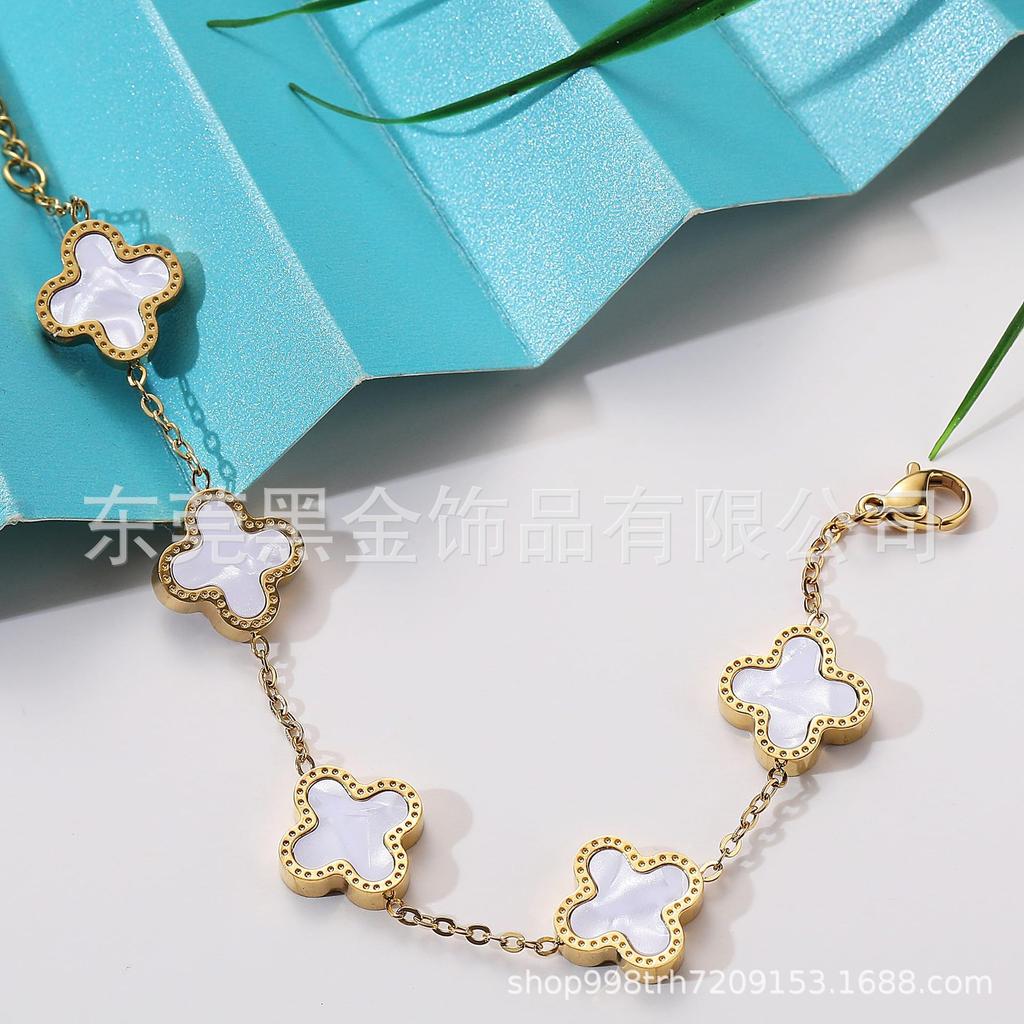 Titanium steel four-leaf clover flat bracelet 18K black and white gold combination four-leaf clover bracelet jewelry