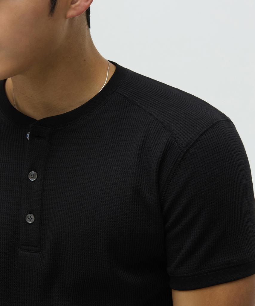 Michikoleondeonseupocheu Waffle Henley Neck Muscle Fit Short Sleeve T-Shirt Black