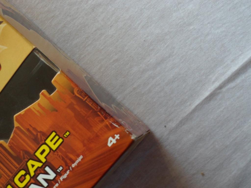 Batman začíná 14palcový akční Cape Batman
