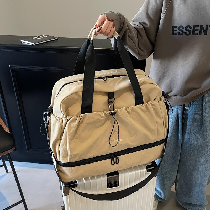 Large Capacity Travel Duffel Bag Trendy Casual Duffle Bag for Women with Adjustable Strap Casual Nylon Shoulder Bag