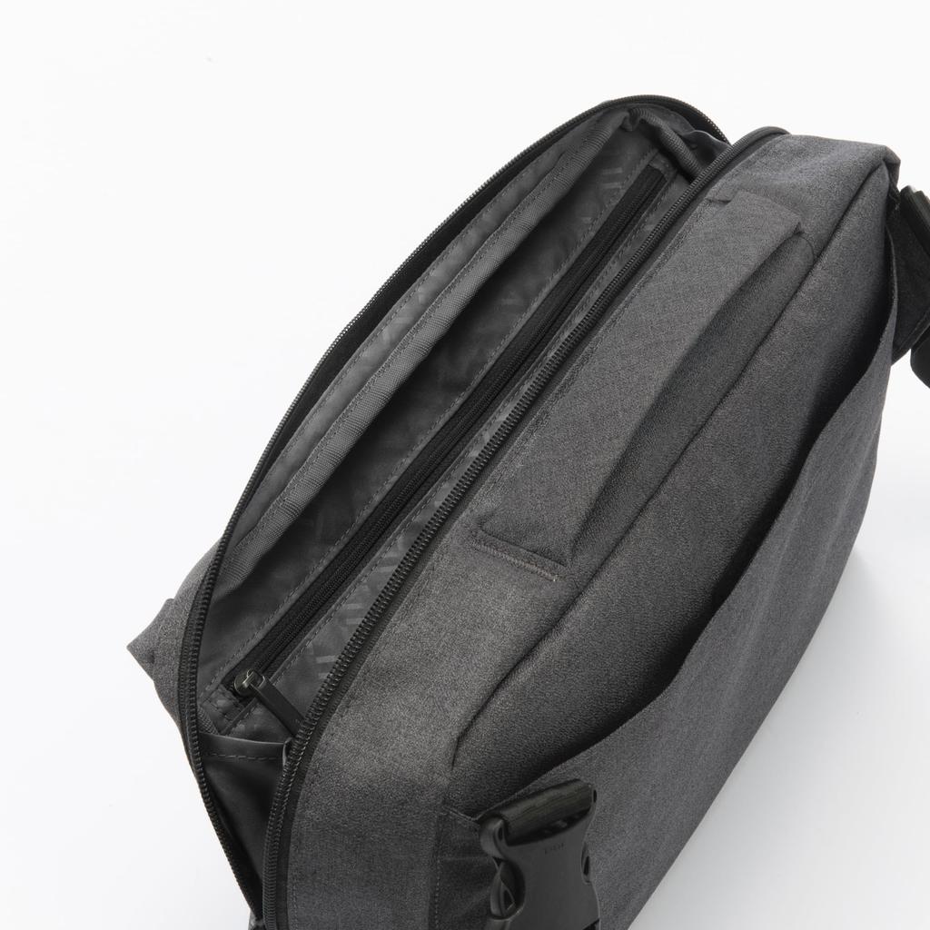 Body Bag Hoverlight 2 Pocket Can Hold 11 Inch Tablet Beige [Ace Gene] Men's Antibacterial/Antivirus No.67614