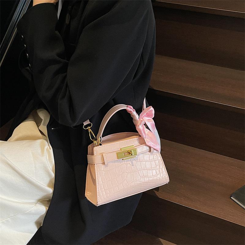 Handbag Women's New Shoulder Messenger Bag Versatile Commuter Bag