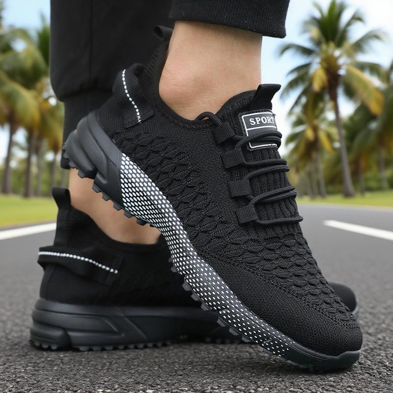 New Lightweight Running Shoes For Men Breathable Designer Mesh Casual Sneakers Summer Lace-Up Male Outdoor Sports Tennis Shoes