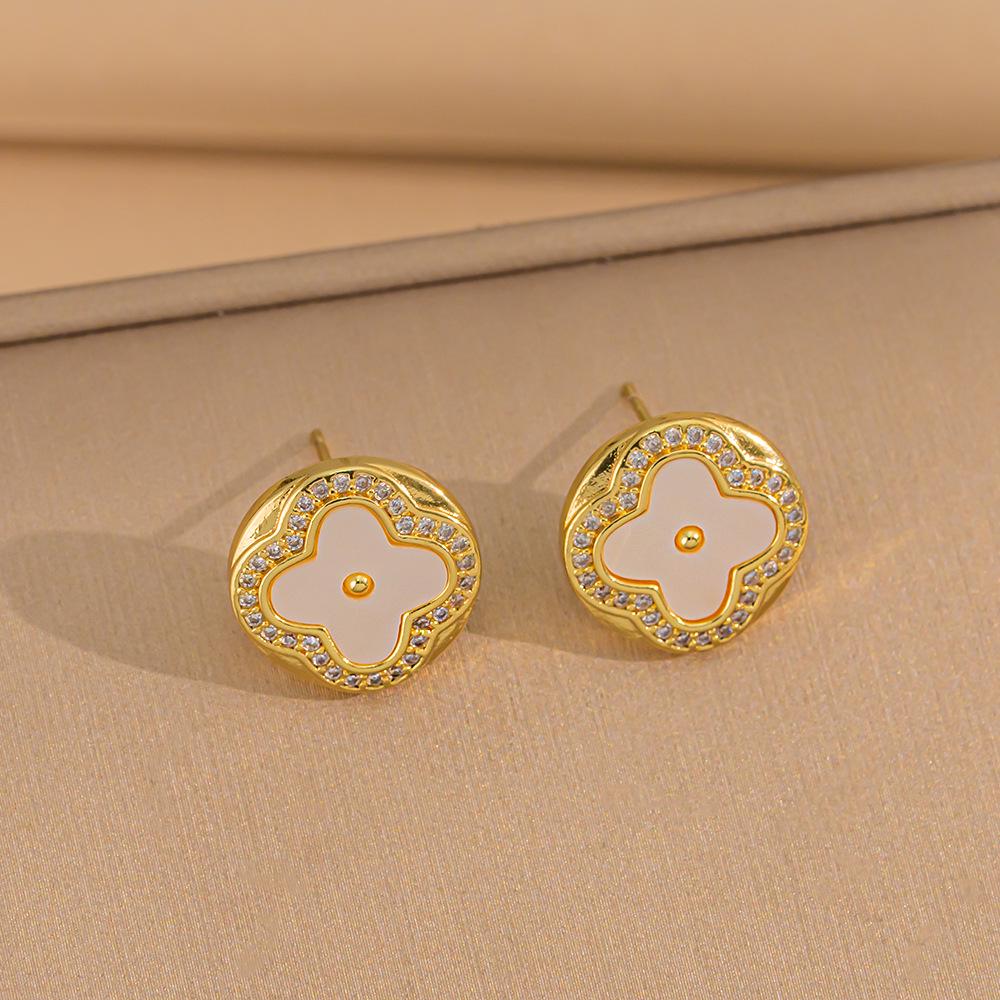 Eleganckie kolczyki sztyfty z cyrkoniami w kształcie koniczynki i misia - Nowy szykowny design