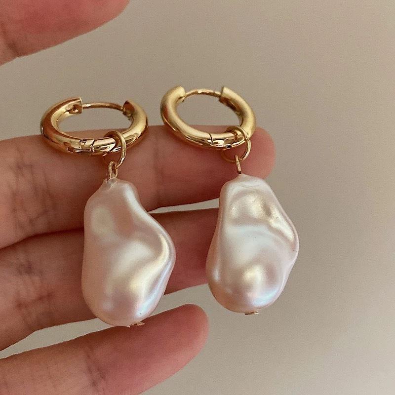 Vintage Elegance Irregular Imitation Pearl Water Drop Shape Earrings for Women New Trend Charm Jewelry Wedding Birthday Gift