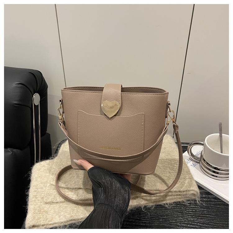 

Модна сумка через плече 2025: Нішева сумка-відро для осінньо-зимового жіночого плечового носіння хакі