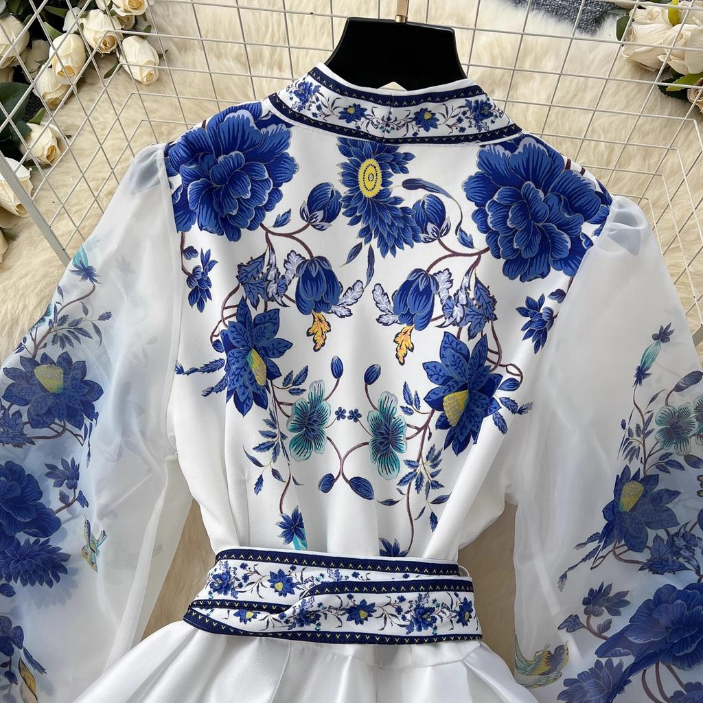 Wunderschönes Chiffon-Wickelkleid mit Blumendruck und Laternenärmeln, Spleißbandage, Schnürung, Kreuz-V-Ausschnitt, dicker Satin, Boho-Partykleidung