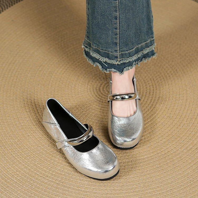 Niche literary style soft leather metal flat Mary Jane shoes women's 2025 European station round head retro temperament single shoe trend