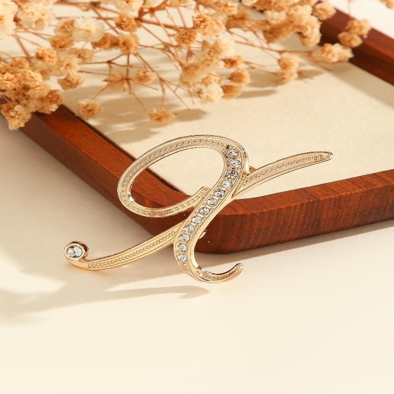 Women A-Z Letter Brooch Rhinestones Crystal Gold Color English Alphabet Metal Pins Cute Brooch Jewelry Accessories Gift