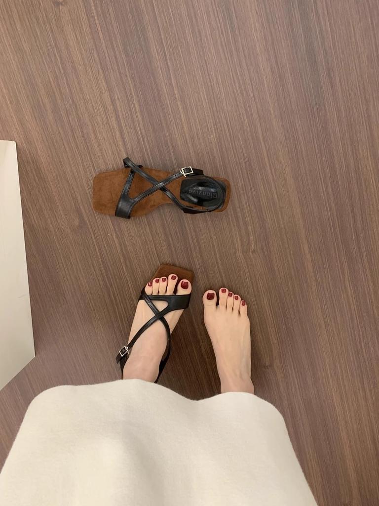 Vintage niszowe sandały z odkrytymi palcami i kwadratowym noskiem damskie letnie 2025 nowe francuskie piękne 3cm małe obcasy buty rzymskie