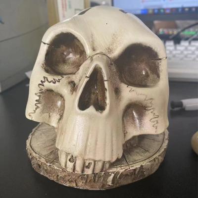 Creative Halloween Knife and Fork Head Resin Craft Figurine - Practical Home Decor for Festive Parties and Seasonal Celebrations