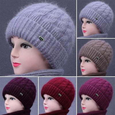 Dicke ältere Strickmütze