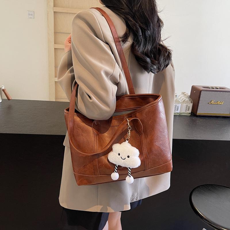 High-end Fashion Shoulder Bag Women's New Popular Retro Texture Commuter Tote Bag Tide