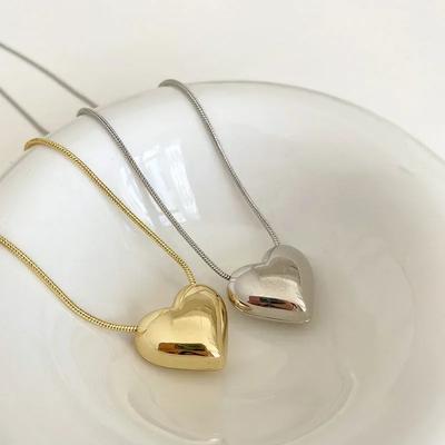 Vintage Love Heart Pendant Necklace Gold Aesthetic Choker for Women Trendy Party Jewelry Gift