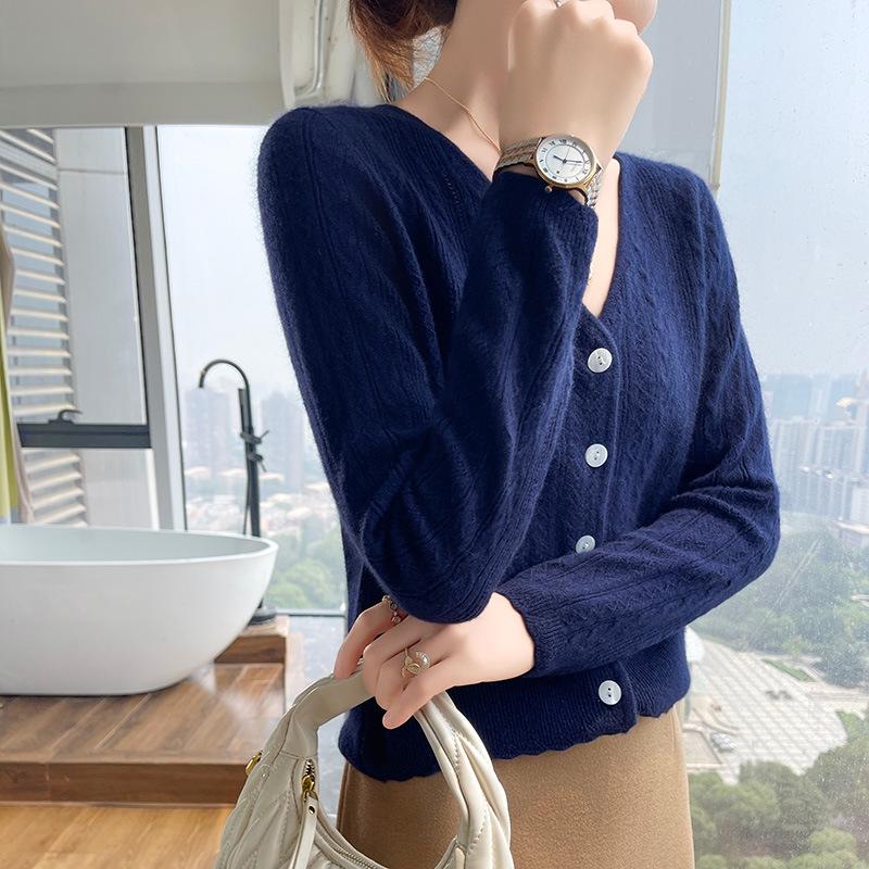 Elegant Women's V-neck Cashmere Jacquard Cardigan - Soft Knitwear for Autumn & Winter