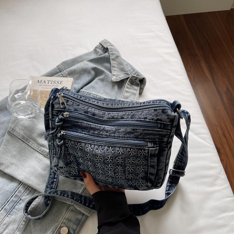 

2025 fashion trend foreign personality niche design women s shoulder bag autumn new texture crossbody small square bag темно-синий